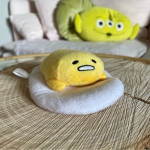 Sanrio Gudetama plush clip